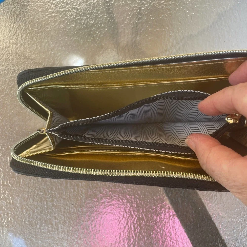 Steve Madden Black Leather Full Size Zip-Around  Wallet